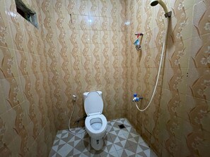 Dusj, håndklær og toalettpapir