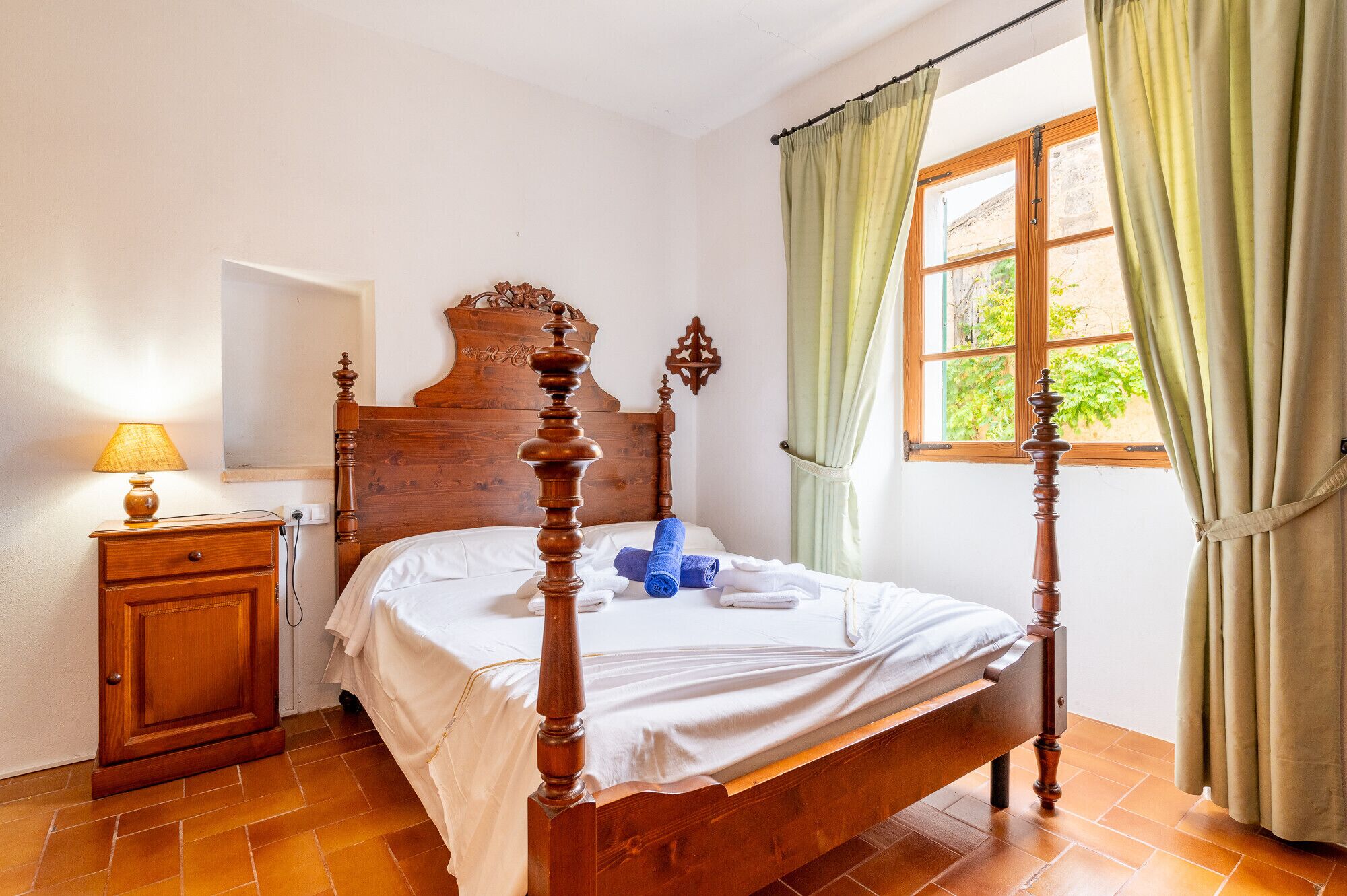 4 dormitorios, tabla de planchar con plancha, wifi gratis y ropa de cama