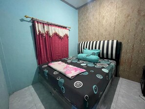 Deluxe Double Room | Laptop workspace, free WiFi, bed sheets