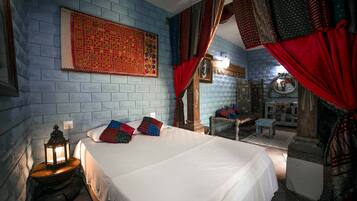 4 bedrooms, WiFi, bed sheets