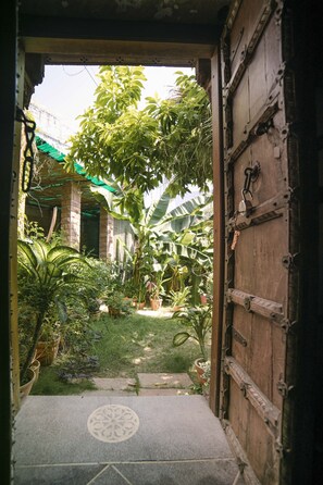 Exterior detail - Welcome to Bristow's Homestay, your enchanting haven in the heart of the city. (Jodhpur)