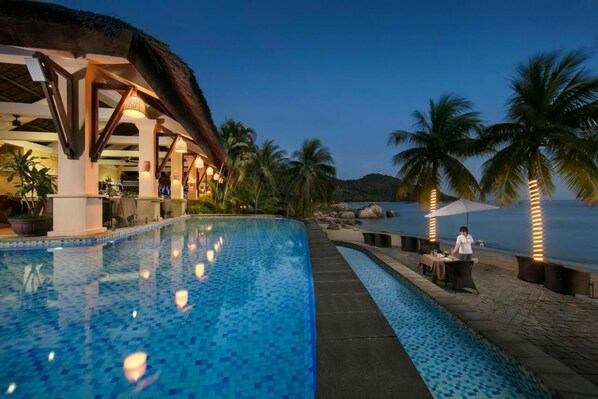 Pool - 2 Bed Room Villa Beach Front - Managed By Danangvacations (Da Nang)