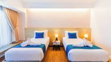 Dobbeltværelse med dobbeltseng eller 2 enkeltsenge | 1 soveværelse, premium-sengetøj, pengeskab på værelset