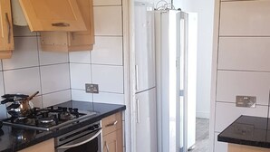 Unclassified image, 5 of 12, button - "room in House - Gatwick Triple Room. Fully Furnished. West Sussex." (Crawley)