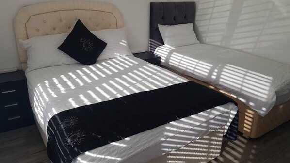 Slaapzaal, 1 slaapkamer, uitzicht op tuin | 1 slaapkamer