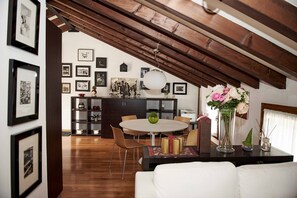 Apartamento, 1 quarto, terraço, vista para o jardim | Opções para refeição