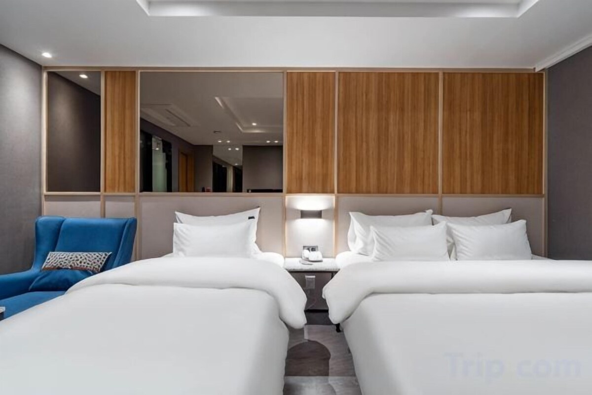WiFi (free), individually decorated, individually furnished, bed sheets