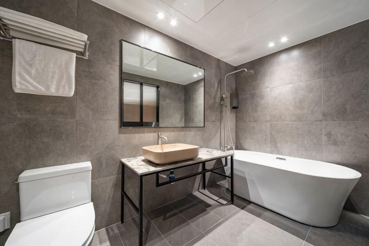 Bathroom | Free toiletries, hair dryer, bathrobes, bidet