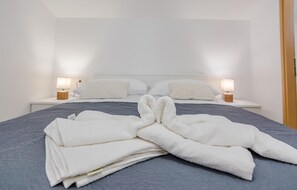 2 bedrooms, travel cot, free WiFi, bed sheets - Amazing apartment in Privlaka (Privlaka)