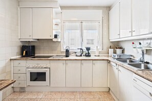 ثلاجة، ميكروويف، فرن، غسالة أطباق