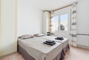 4 bedrooms, free WiFi, bed sheets - WELCS APARTAMENTO  105 EMP cerca del mar (Empuriabrava)