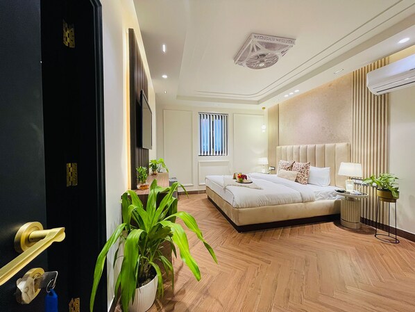 Soundproofing, free WiFi - Roomshala 134 Premium Rooms Saket (New Delhi)