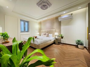 Soundproofing, free WiFi - Roomshala 134 Premium Rooms Saket (New Delhi)