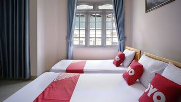 Habitación triple Deluxe | Escritorio, espacio para trabajar con laptop y wifi gratis