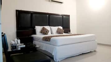 Quarto casal luxo | Quartos à prova de som, ferros/tábuas de passar roupa, Wi-Fi de cortesia