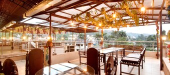 Lugani's - MV Villa