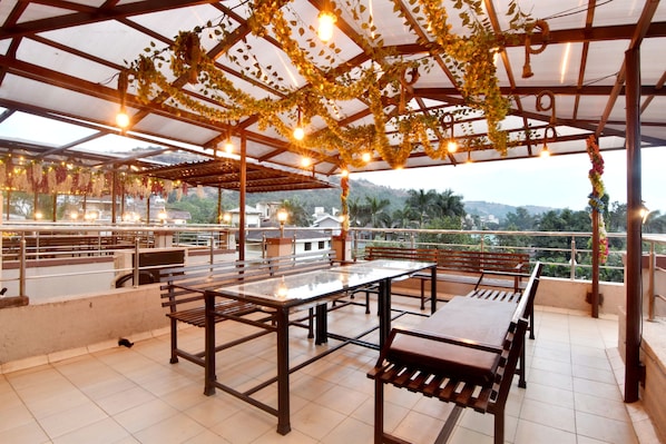 Outdoor dining - Lugani's - MV Villa
(Lonavala)