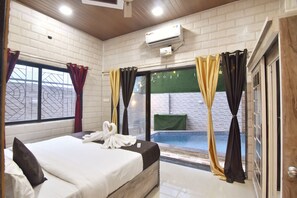 Spa - Lugani's - MV Villa
(Lonavala)