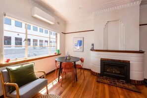Appartement de base, 1 grand lit et 1 canapé-lit | 1 chambre, fer et planche à repasser, literie fournie