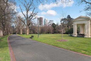 Property grounds - Charming Art Deco Unit in East Melbourne (East Melbourne)