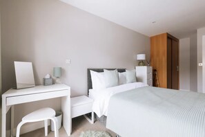 Basic Apartment, 1 Double Bed - Contemporary 1BD Flat - Bristol City Centre! (Bristol)