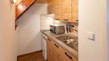 Fridge, microwave, cookware/dishes/utensils