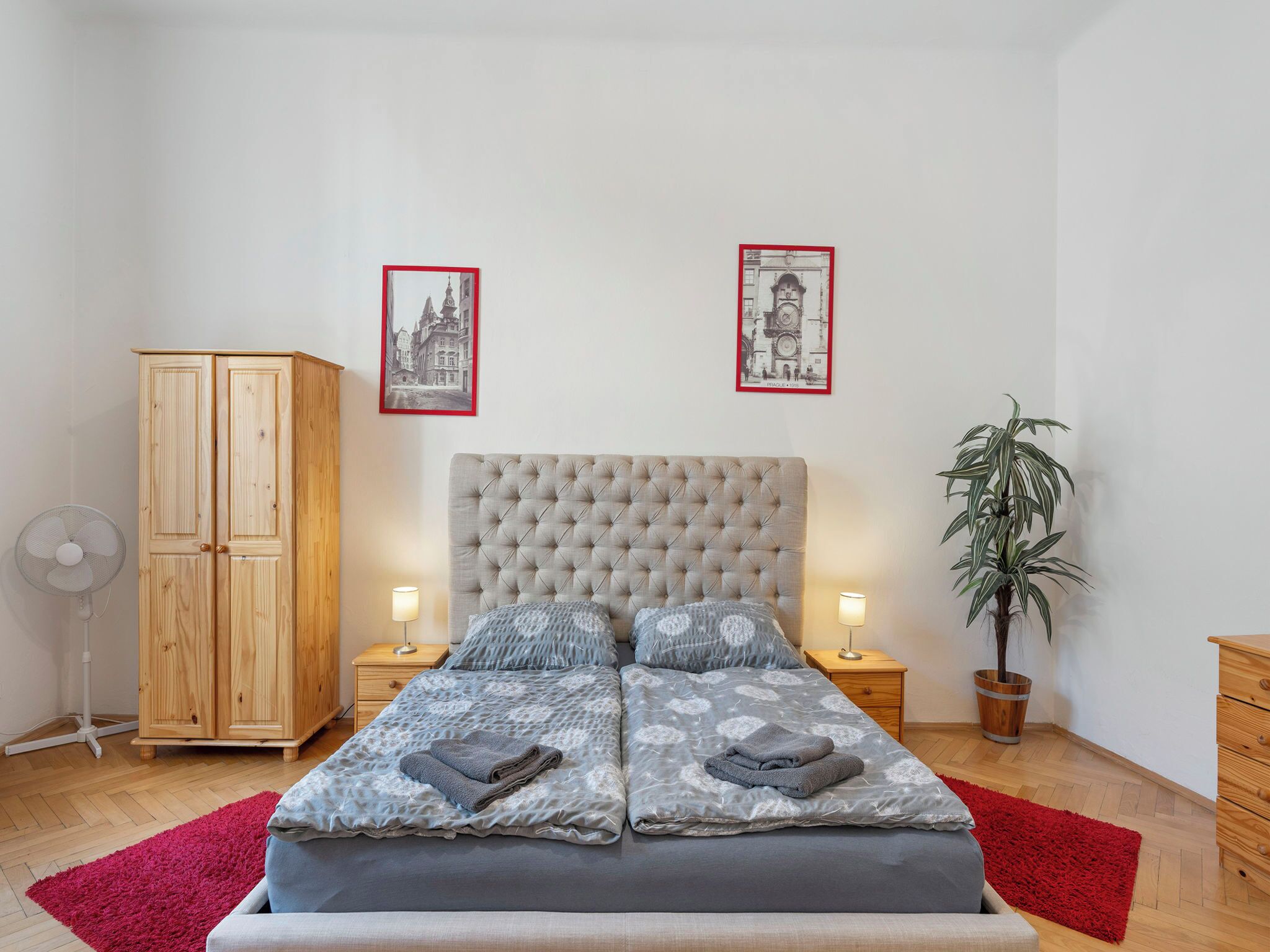 2 slaapkamers, een bureau, internet