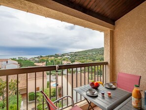 Outdoor dining - La Gaillarde by Interhome (Les Issambres)