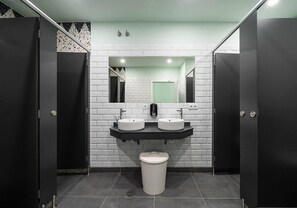 共同ドミトリー コートヤードビュー | バスルーム