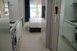 Classic-Zweibettzimmer, Mehrere Betten | Hochwertige Bettwaren, Pillowtop-Betten, Schreibtisch, kostenloses WLAN