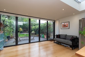 Interior - Chic 2 Bedroom House W/garden - De Beauvoir, Hackney! (London)