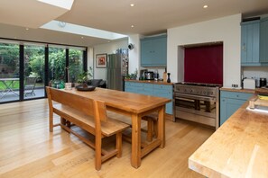 Private kitchen - Chic 2 Bedroom House W/garden - De Beauvoir, Hackney! (London)