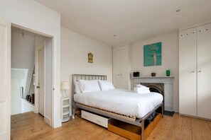 基本獨棟房屋, 多張床 | 2 間臥室、筆電工作空間、熨斗/熨衣板、床單