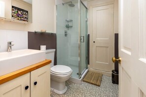 Bathroom - Chic 2 Bedroom House W/garden - De Beauvoir, Hackney! (London)