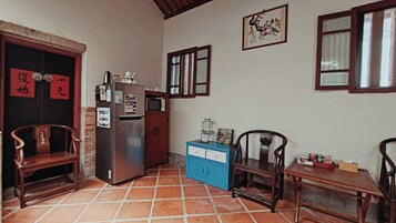 Frigorifero con congelatore, microonde, forno