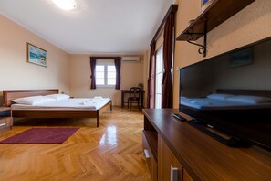 2 chambres, fer et planche à repasser, Wi-Fi gratuit, draps fournis