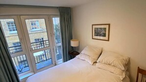 Apartamento básico, 1 cama de matrimonio grande
