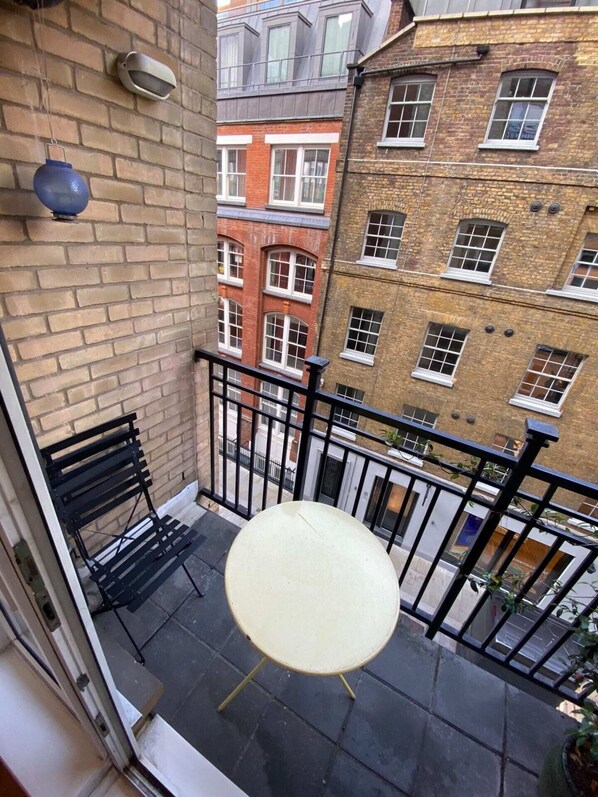 基本公寓, 1 張特大雙人床 | 住宿一隅