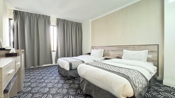 Habitación básica con 2 camas individuales | Sábanas de algodón egipcio y ropa de cama de alta calidad