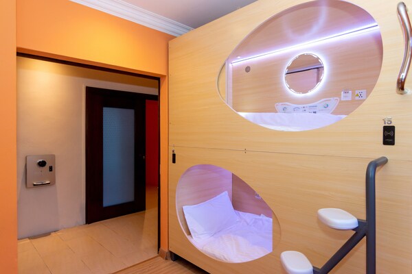 Momostay Capsule Hotel - Tanjung Tokong