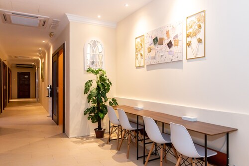 Momostay Capsule Hotel