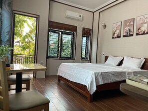 Memory-foam beds, individually decorated, individually furnished, desk - TAM COC LACASA HOMESTAY (Hoa Lu)