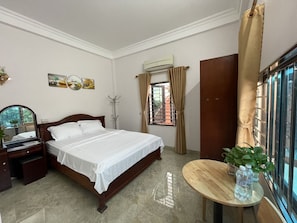 Traditional Double Room | Memory foam beds, individually decorated, individually furnished, desk