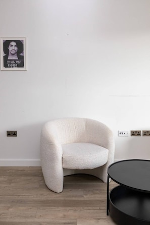 Interior - Contemporary 2BD Flat W/balcony - Heart of Camden! (London)