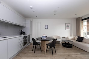 Interior - Contemporary 2BD Flat W/balcony - Heart of Camden! (London)