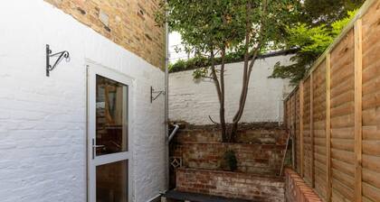 Spacious 1BD Flat w/ Garden - Hammersmith!