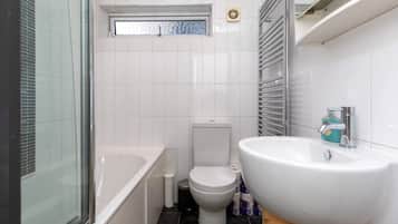 Basic Apartment, Multiple Beds | Bathroom | Shower, towels, soap, shampoo