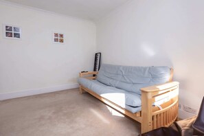 Basic Apartment, Multiple Beds | 1 bedroom, iron/ironing board, bed sheets - Spacious 1BD Flat w/ Garden - Hammersmith! (London)