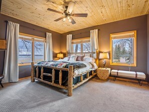 5 bedrooms, desk, free WiFi, bed sheets