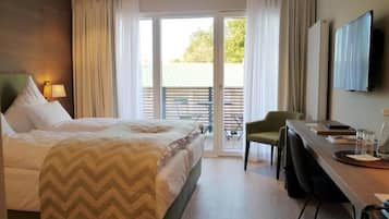 Quarto casal superior | Frigobar, cofres nos quartos, individualmente decorados